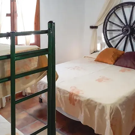 Сasa de vacaciones Stunning In Villanueva De La Conc, With Wifi *